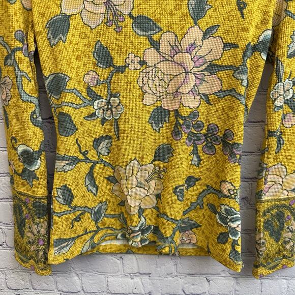 Sundance Waffle Knit Thermal Crew Neck Top Yellow Floral Print Size Small - Picture 3 of 7